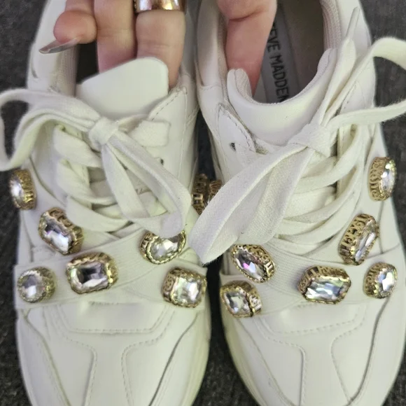 ✨️STEVE MADDEN MARYANNA WHITE CHUNKY SNEAKERS SIZE 6✨️ - Picture 5 of 9